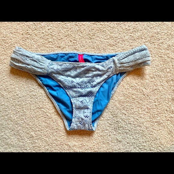 Victoria Secret Bandeau Bikini Set - Picture 3 of 6